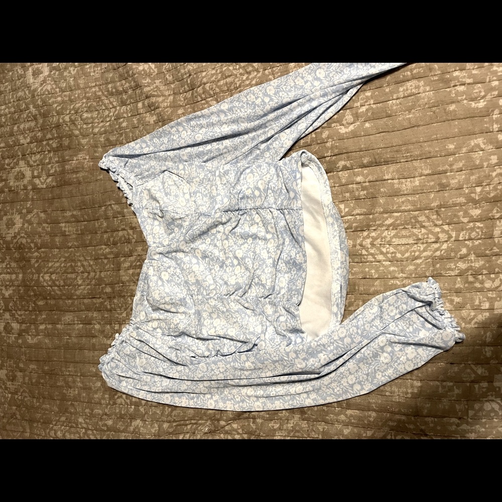 XL Baby Blue floral crop top w/ Sleeves